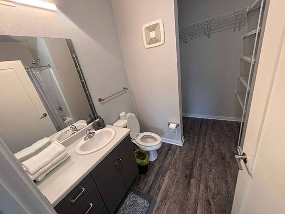 2nd image of 927 8th St APT 403