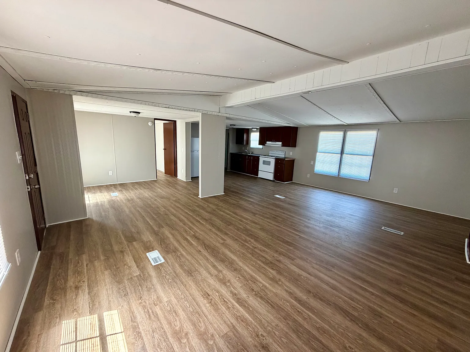 3 bed, 1248 sqft, $1,295 — Photo 2