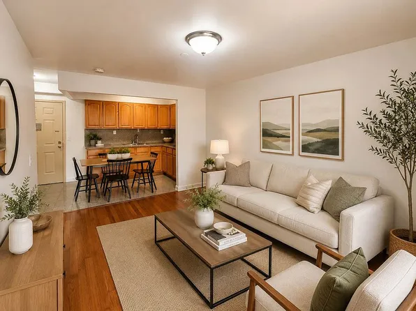 35-06 Leavitt St #4F, Flushing, NY 11354