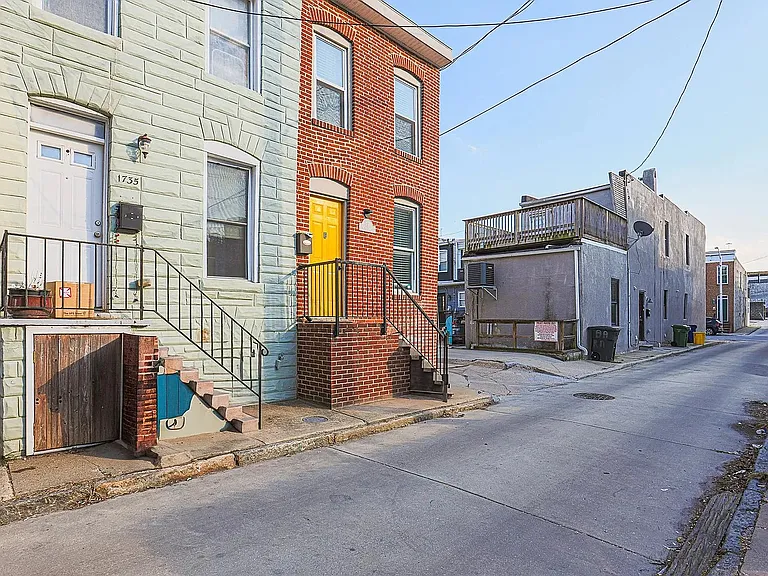 1737 Olive St — Photo 2