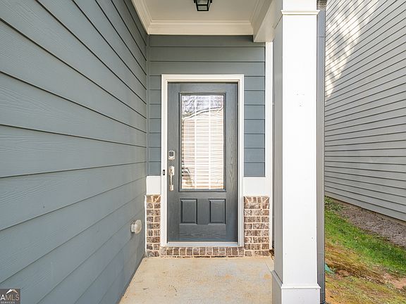 3rd image of 18 Laurel Dr E