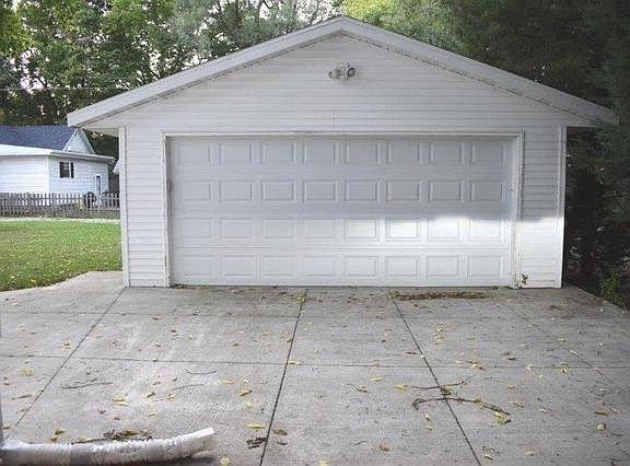 4th image of 805 N Mill St