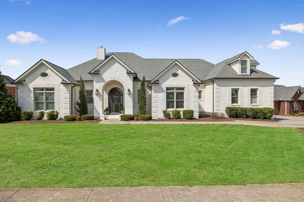 121 Tattnall Ct, Gallatin, TN - View 2