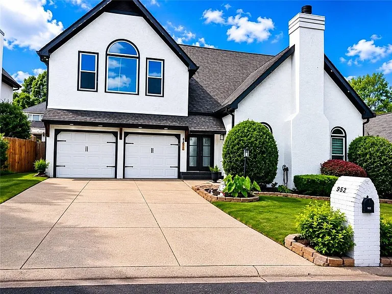 952 Bridgegate Dr NE — Photo 1
