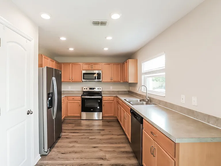 10716 Southern Forest Dr — Photo 7