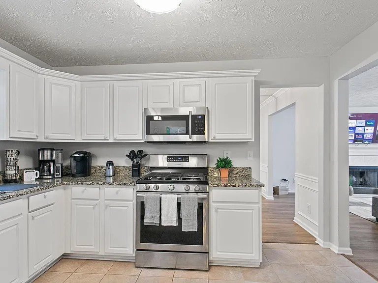 729 Sunny Field Ln — Photo 11
