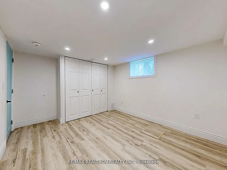 757 Srigley St — Photo 14