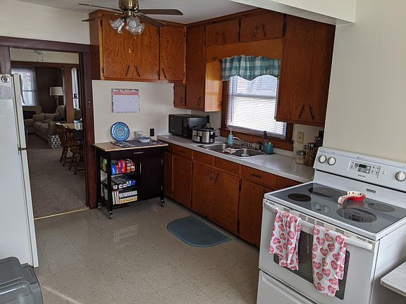 3rd image of 416 E Elm St