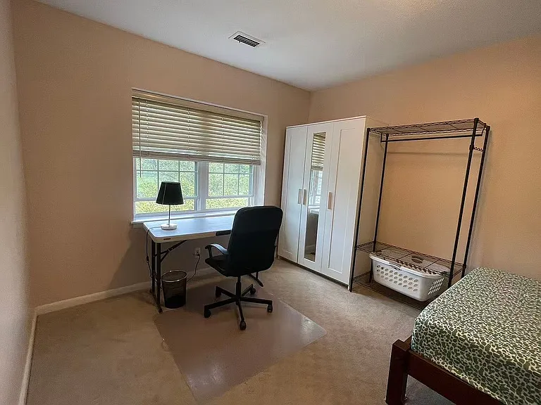 30 Lake Shore Ct #4 — Photo 11