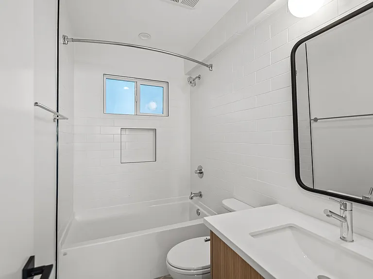 1563 Gordon St — Photo 11
