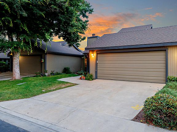 3rd image of 2552 E Tulare Avenue