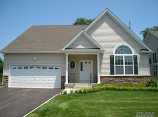 15 Joshua Ct, Wading River, NY 11792