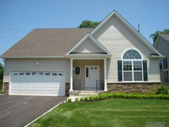 15 Joshua Ct, Wading River, NY 11792