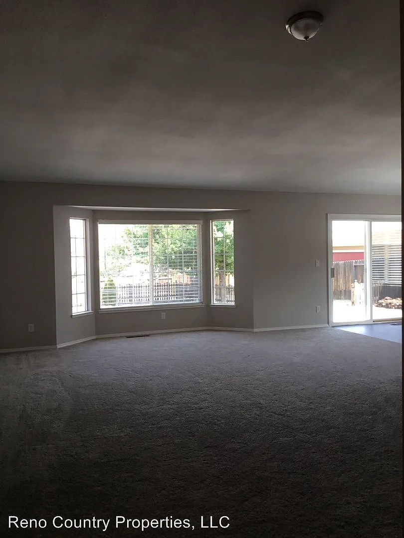 215 Rae Ct photo 1