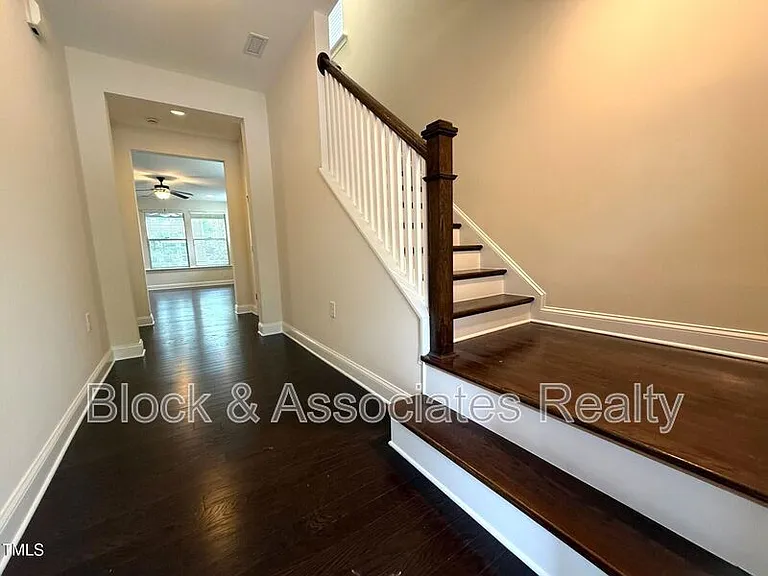 238 Begen St — Photo 2