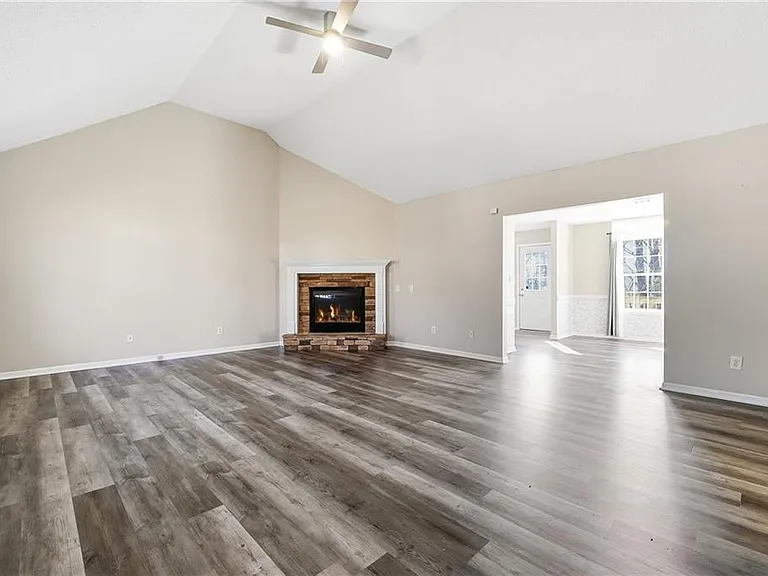 186 Franklin Ct — Photo 3
