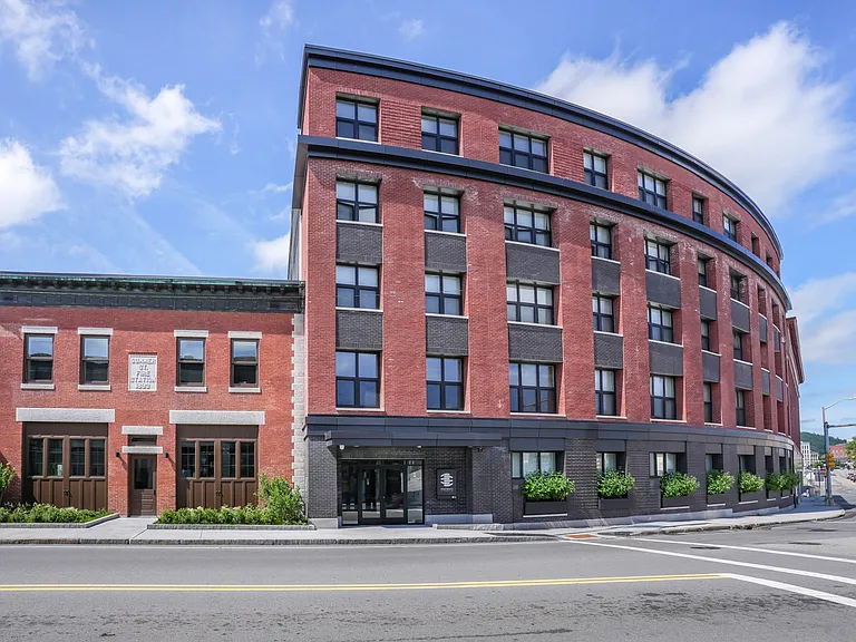 Moran Square Apartments — Photo 7