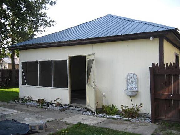 3rd image of 607 Mansion Ave