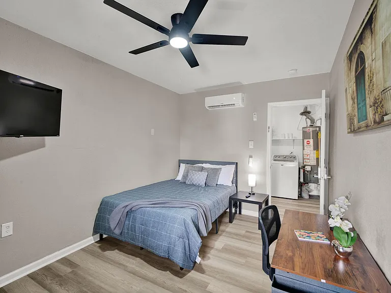 Schevers St — Photo 1
