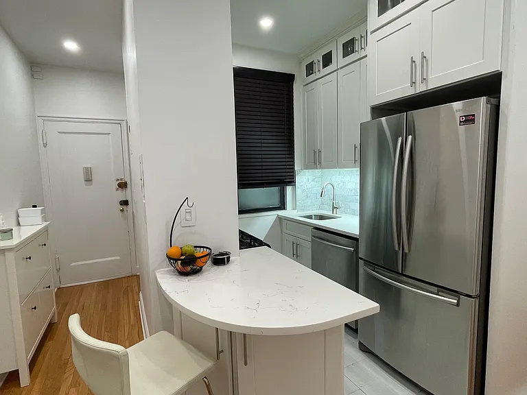 205 W 54th St #8G — Photo 8