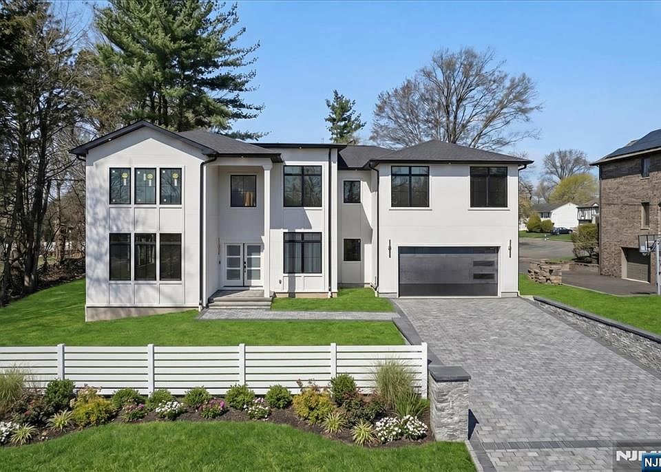 1st image of 150 Howland Ave