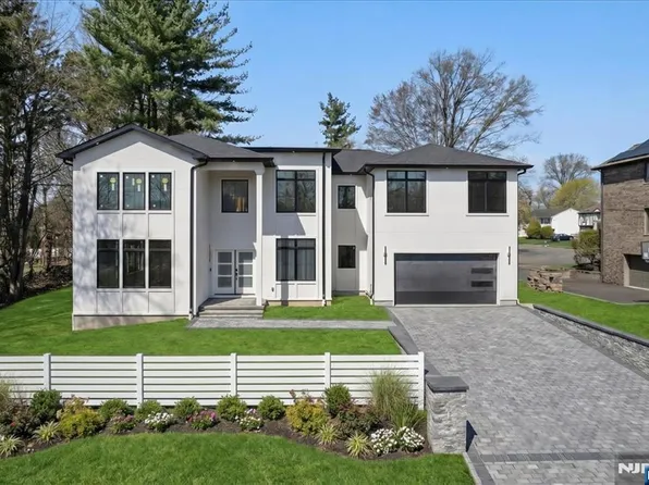 150 Howland Ave, River Edge, NJ 07661