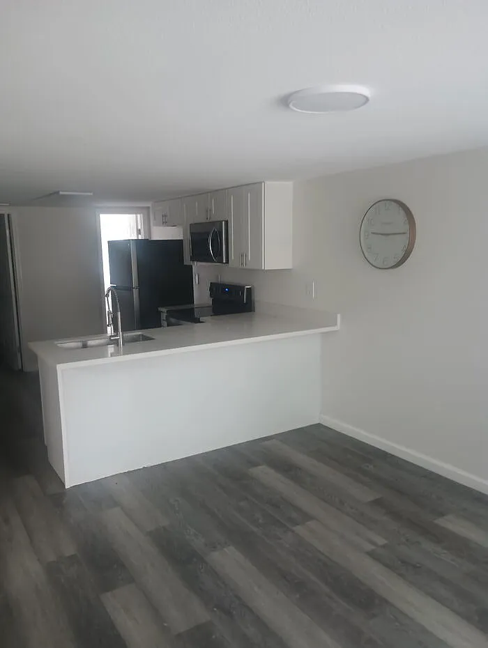 3 bed, 1.0 bath, $1,750 — Photo 2