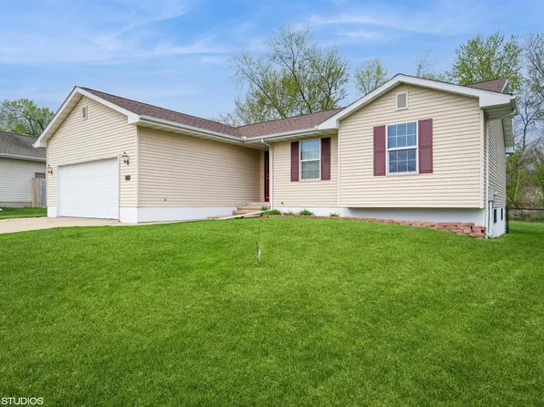 2438 Handley Dr SW, Cedar Rapids, IA 52404