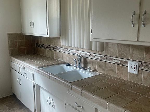 3rd image of 15509-15513 Victory Blvd #13A