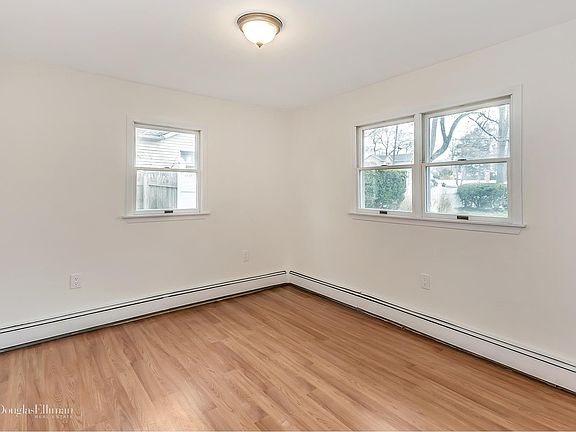 3rd image of 22 Oak St