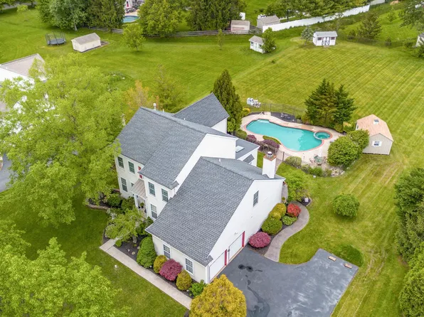 35 Endslow Ln, Perkasie, PA 18944