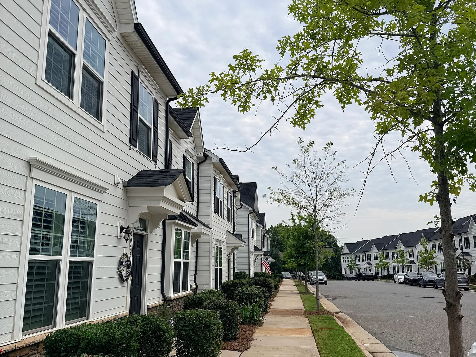 3 bed, 1408 sqft, $2,000 — Photo 2