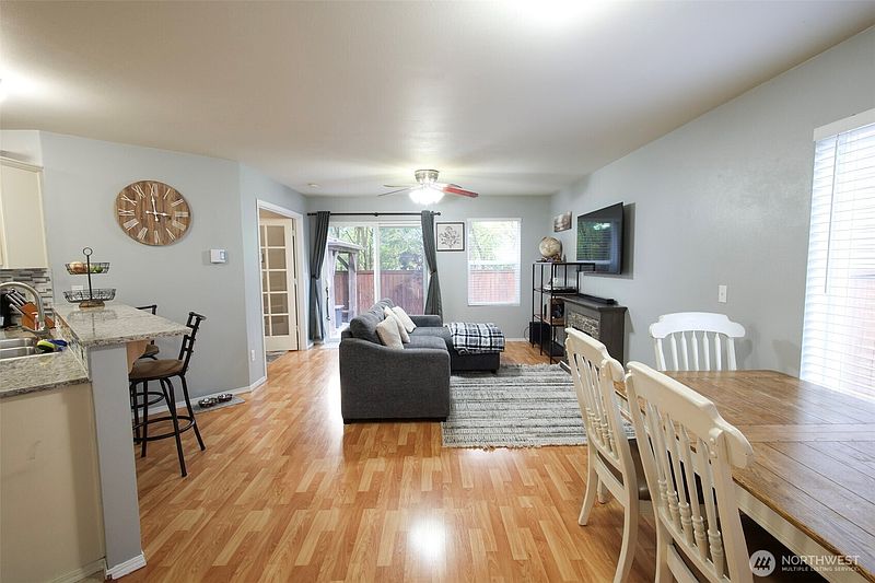 4th image of 996 G Street SW