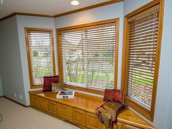 5th image of 853 NE Creeksedge Dr