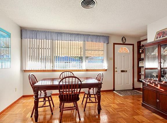 3rd image of 821 Homestead Ave
