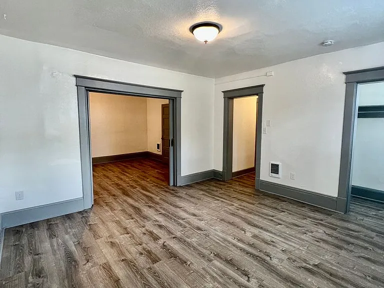 Terrace Arms Apartments — Photo 20