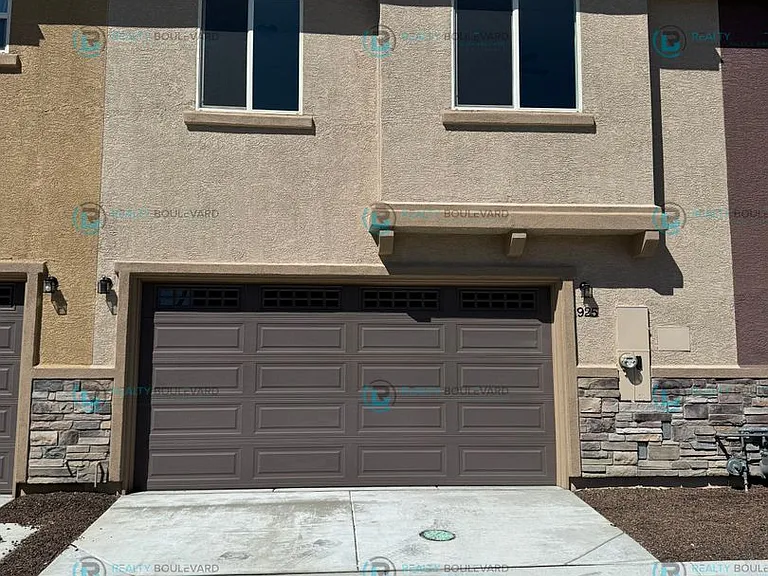925 W End St — Photo 3