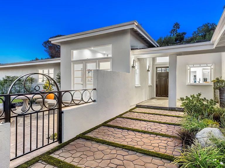 341 Surfview Dr — Photo 4