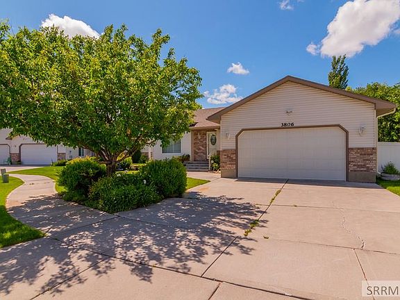 3rd image of 3806 E Silverwood Cir