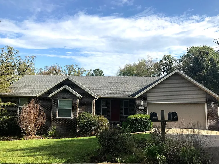1652 W Cedar St — Photo 4