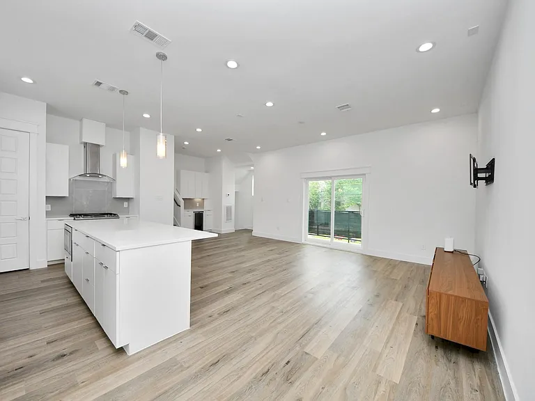 4608 Coke St — Photo 11