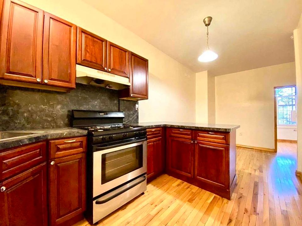 1st image of 242 Melrose St #2/1