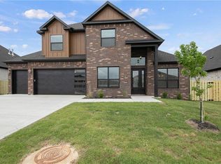 1831 Bluestem Dr, Centerton, AR 72719