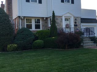 14 Kowall Pl, Lynbrook, NY 11563