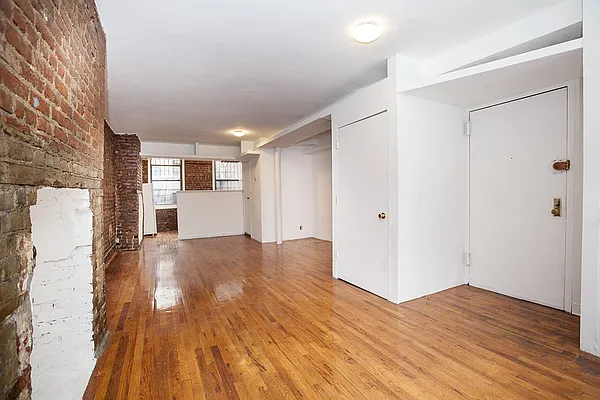 Rented by Avi Nash Associates | media 12