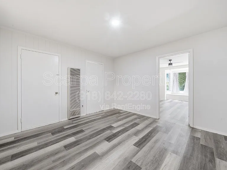 4530 E 6th St — Photo 15