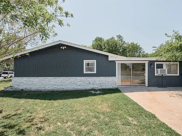 7706 Delafield Ln — Photo 34
