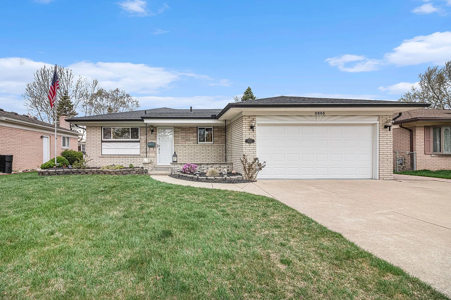 2805 Clayton Dr photo 1