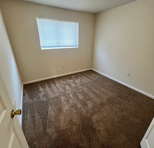 1822 Williamsburg Rd — Photo 3