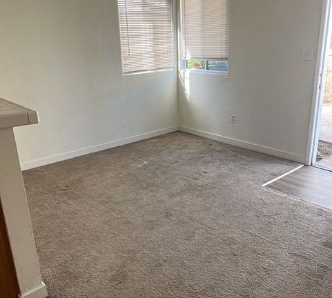 3rd image of 4105 Ingraham St #4105